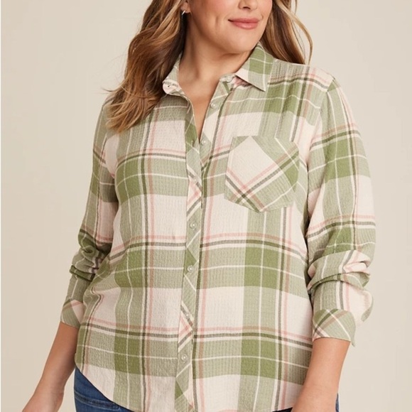 Maurice’s plus size pucker plaid button up shirt - Picture 1 of 5